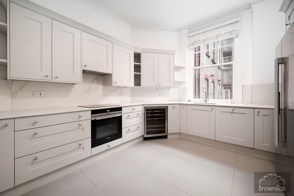 Property photo 3 of 13 W04