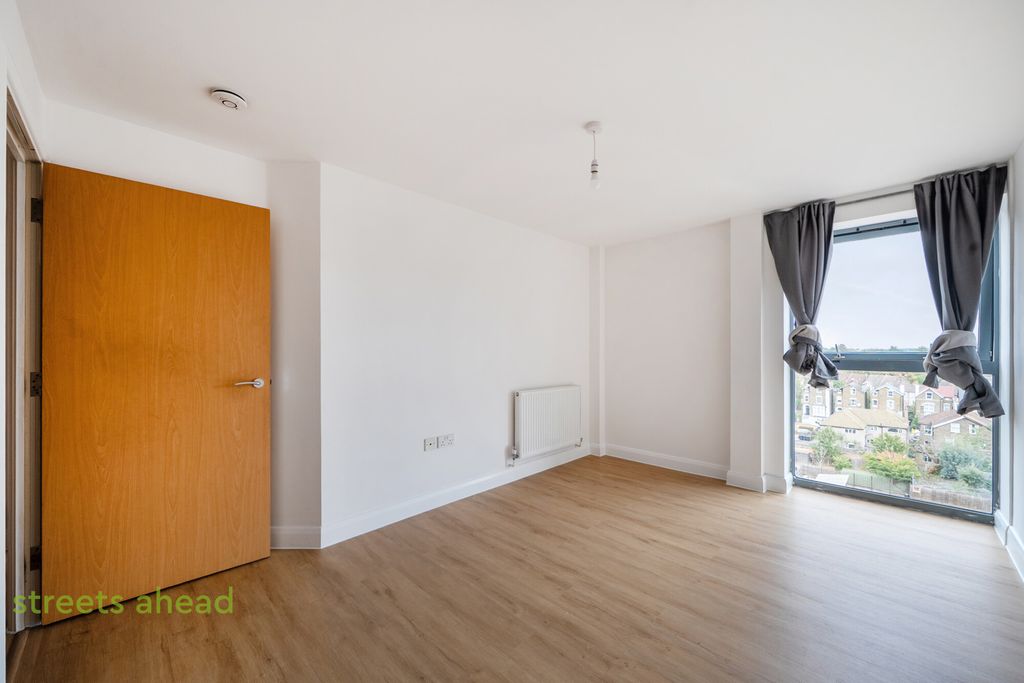 Property photo 3 of 13 A10Da99A-81B6-4E3...