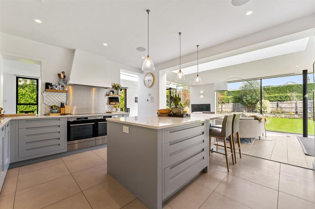 Property photo 3 of 51 Live In Dining Kitchen