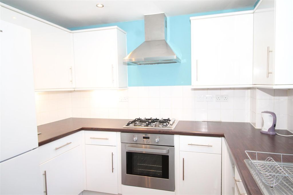 Property photo 2 of 10 Kitchen