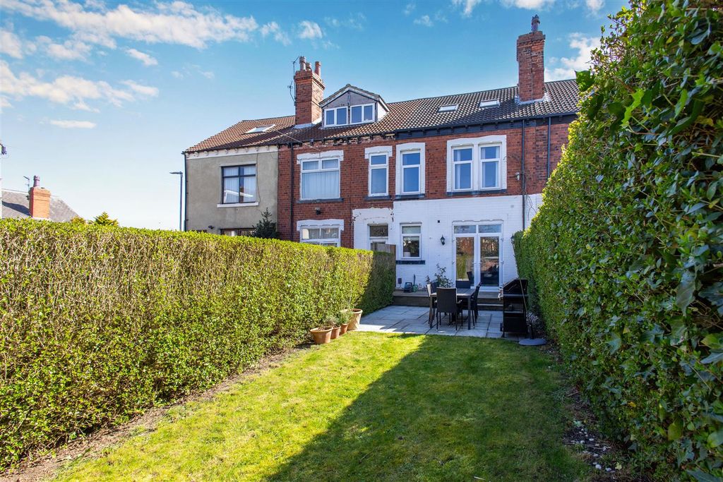 Property photo 1 of 21 Outside