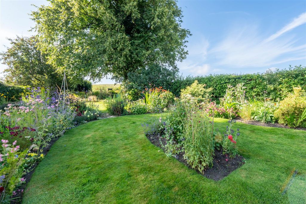 Property photo 2 of 32 Dsc09986-Hdr.Jpg
