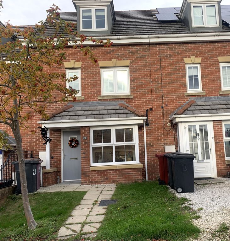 Property photo 1 of 16 Bathroom
