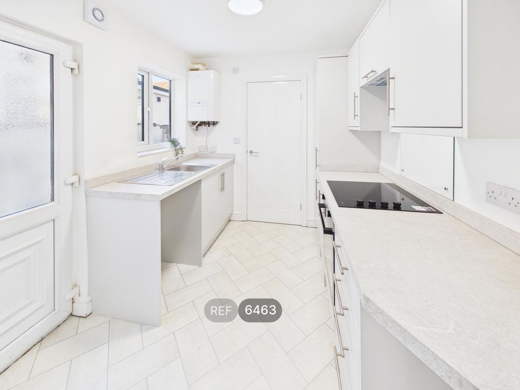 Property photo 2 of 17 Kitchen