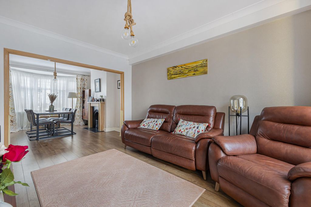 Property photo 3 of 25 Living Room