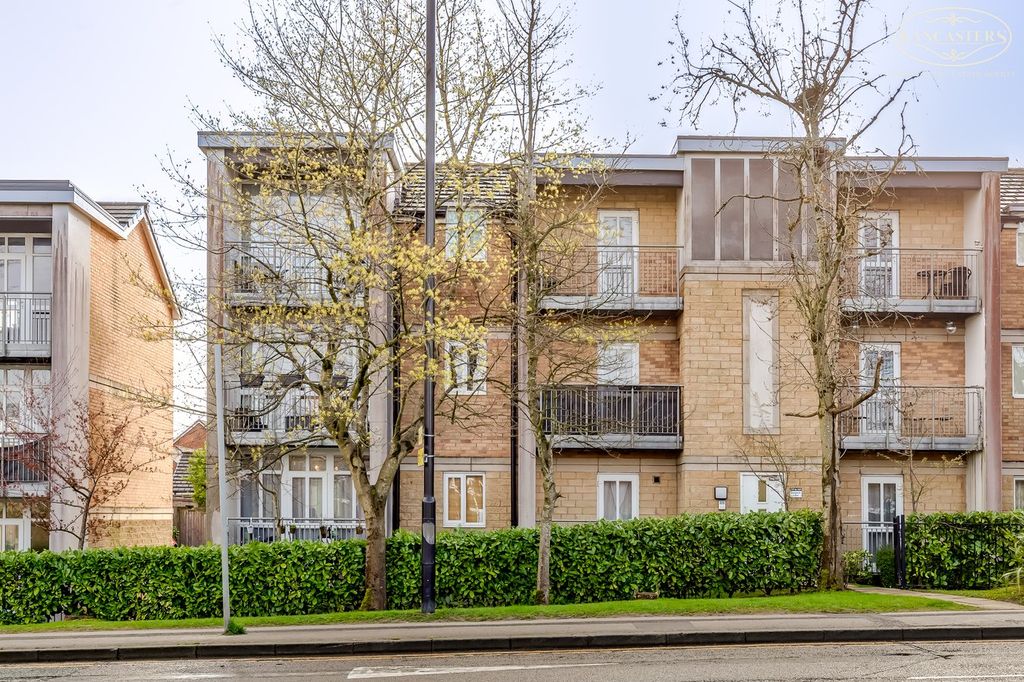 Property photo 2 of 21 Apartment Frontage