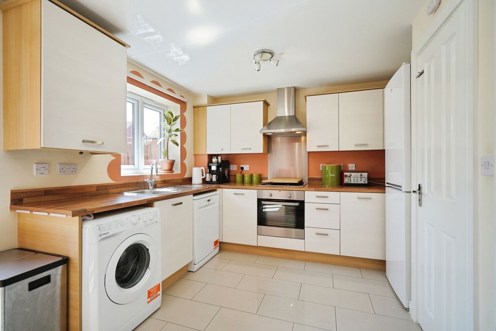 Property photo 3 of 20 Kitchen