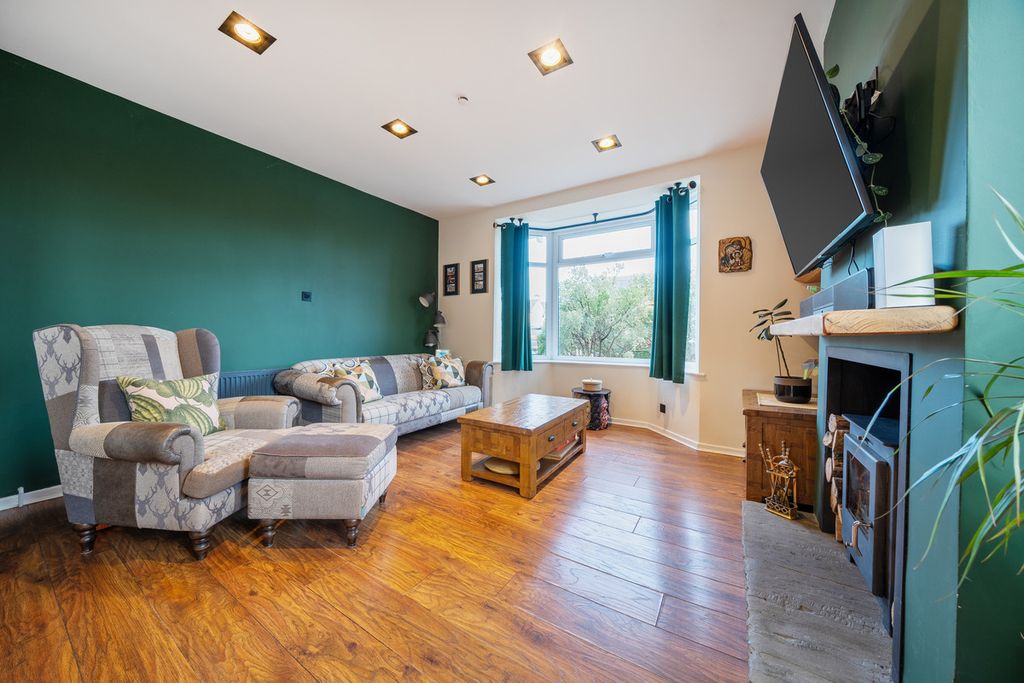 Property photo 2 of 22