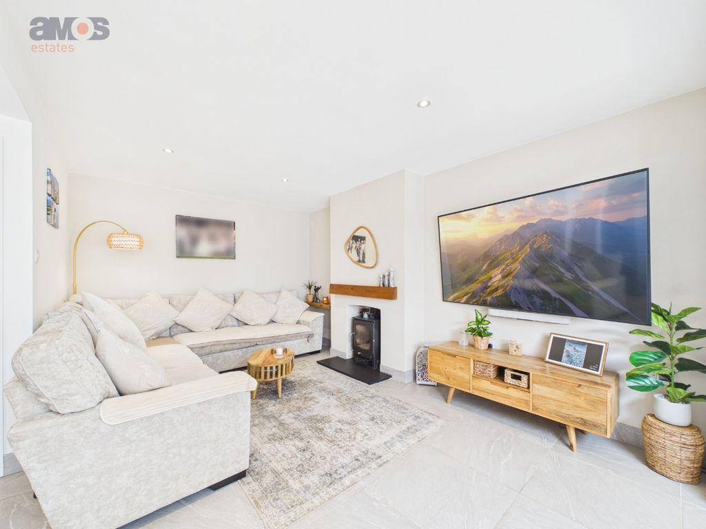 Property photo 3 of 12 5334713