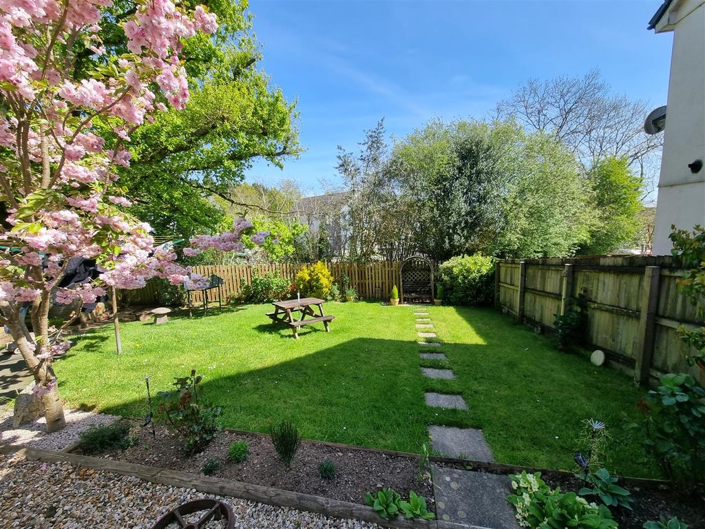 Property photo 2 of 19 Lawn.Jpg