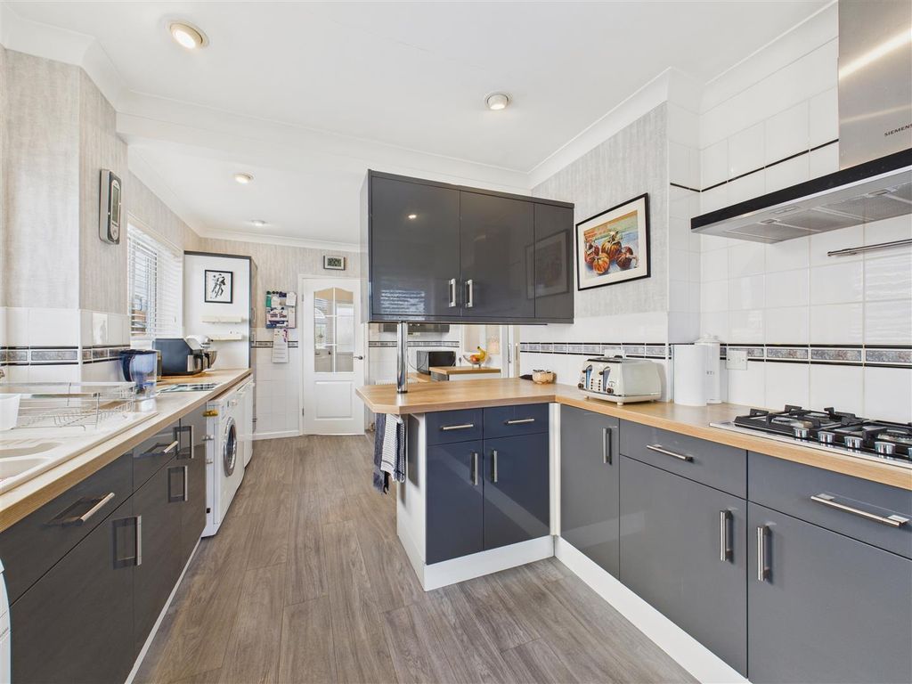 Property photo 2 of 16 Kitchen