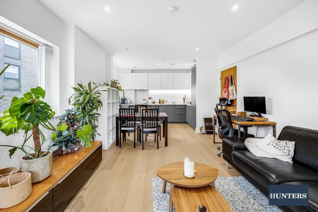 Property photo 1 of 14 Flat_1__167-169_Kingsland_Road-5.Jpg