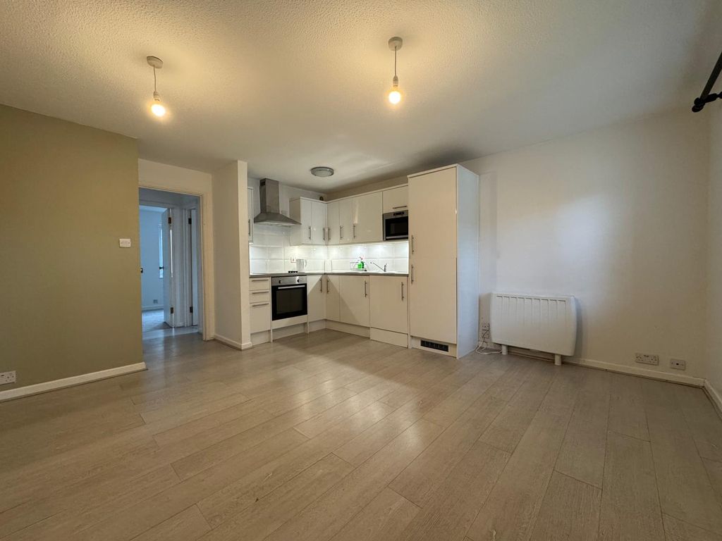 Property photo 3 of 13 Unknown-7