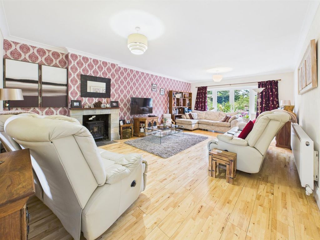 Property photo 2 of 27