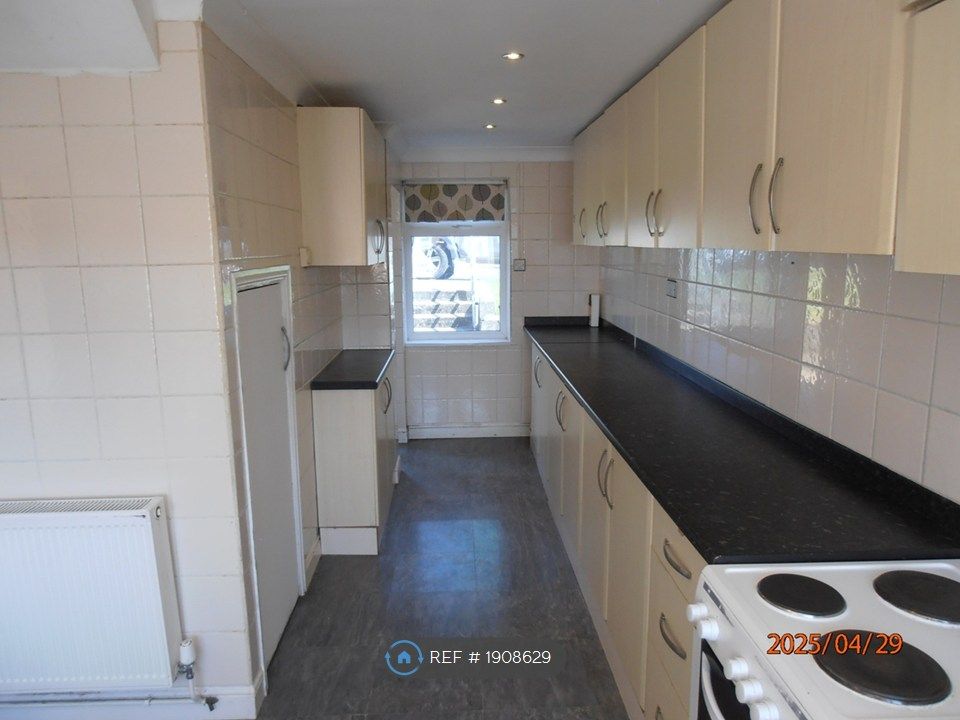 Property photo 3 of 28 Kitchen