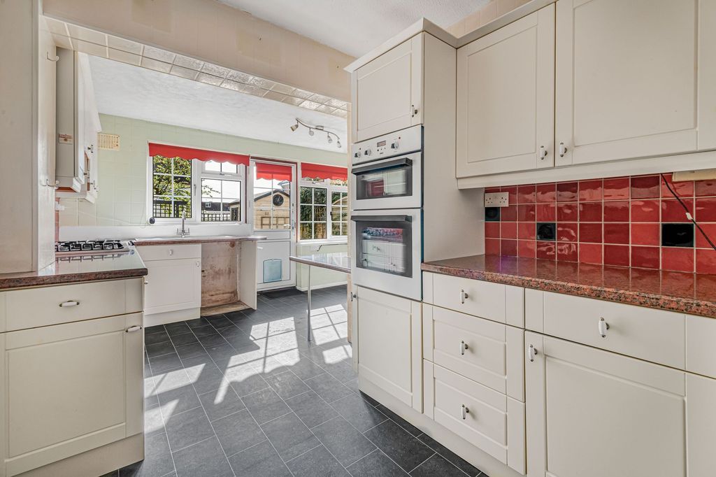 Property photo 3 of 24