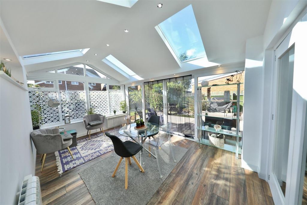Property photo 2 of 30 Garden Room