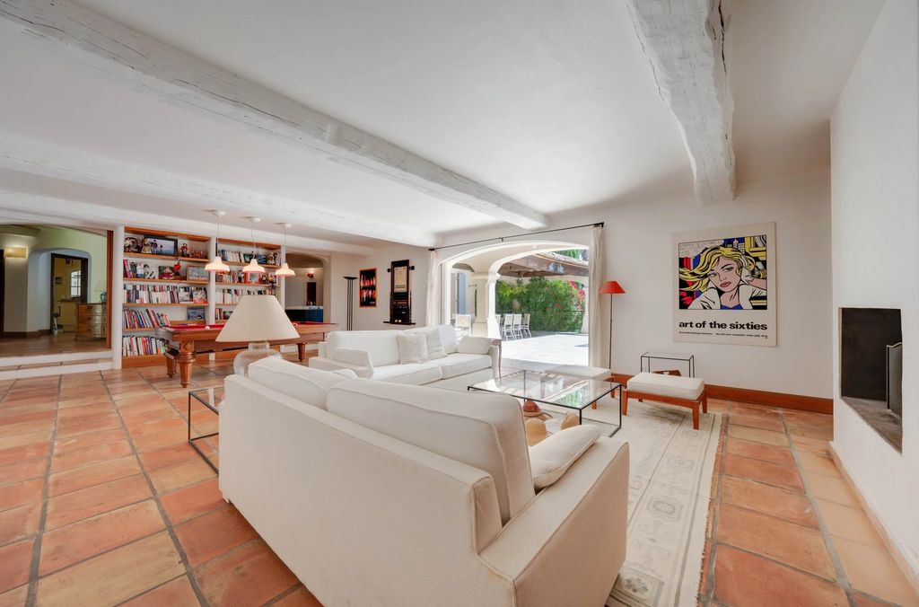 Property photo 2 of 24