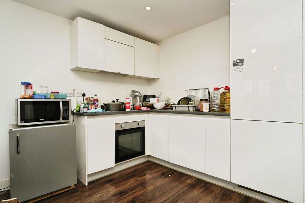 Property photo 2 of 7 Kitchen