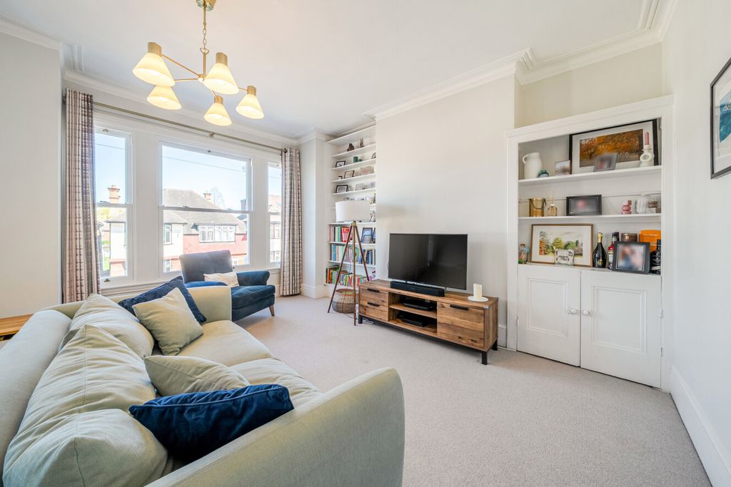 Property photo 2 of 11 1438770-17-69d4Fb...