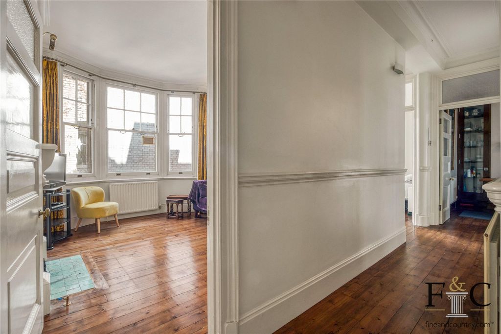 Property photo 2 of 32 Picture No. 27