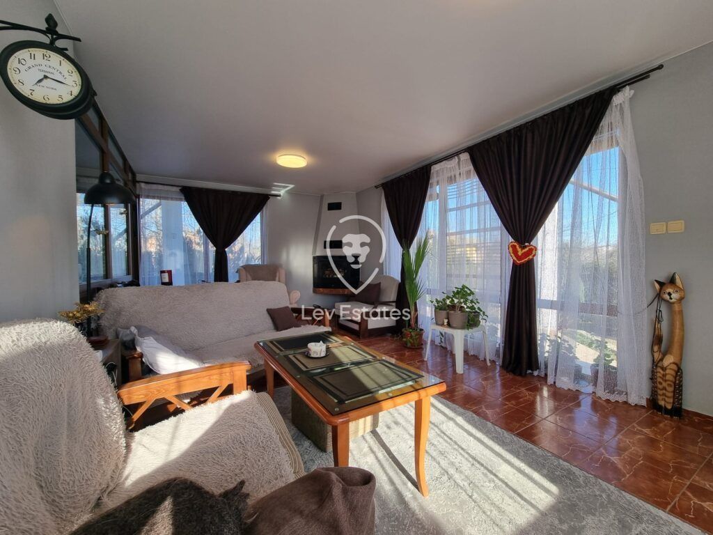Property photo 2 of 18