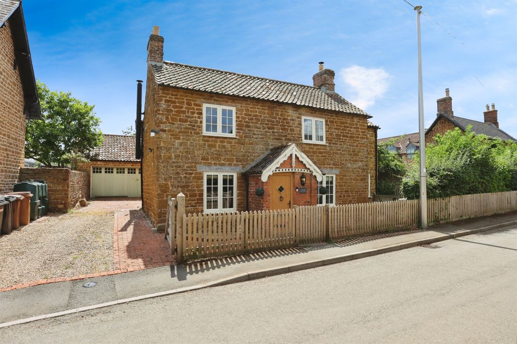 Property photo 1 of 30