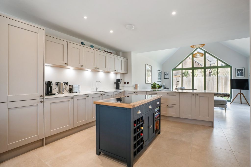 Property photo 3 of 15 Kitchen