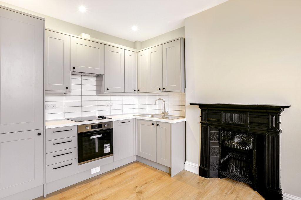 Property photo 3 of 9 Flat 3, 165 St. Marg