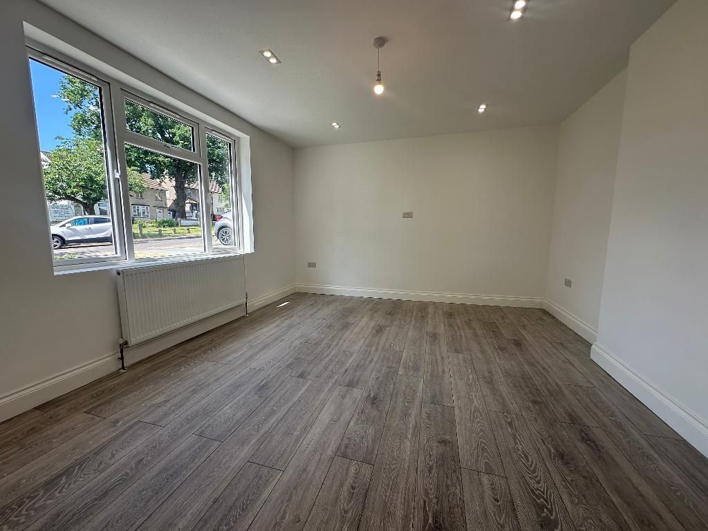 Property photo 3 of 16 Living Room