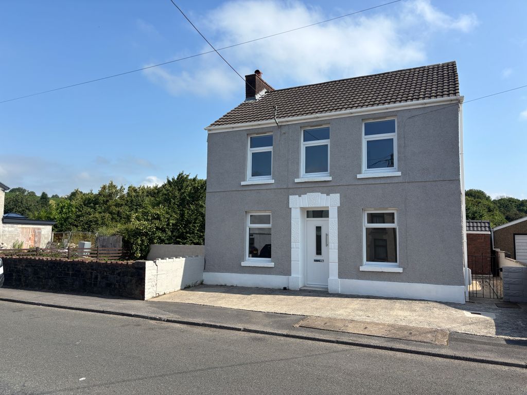 Property photo 2 of 45