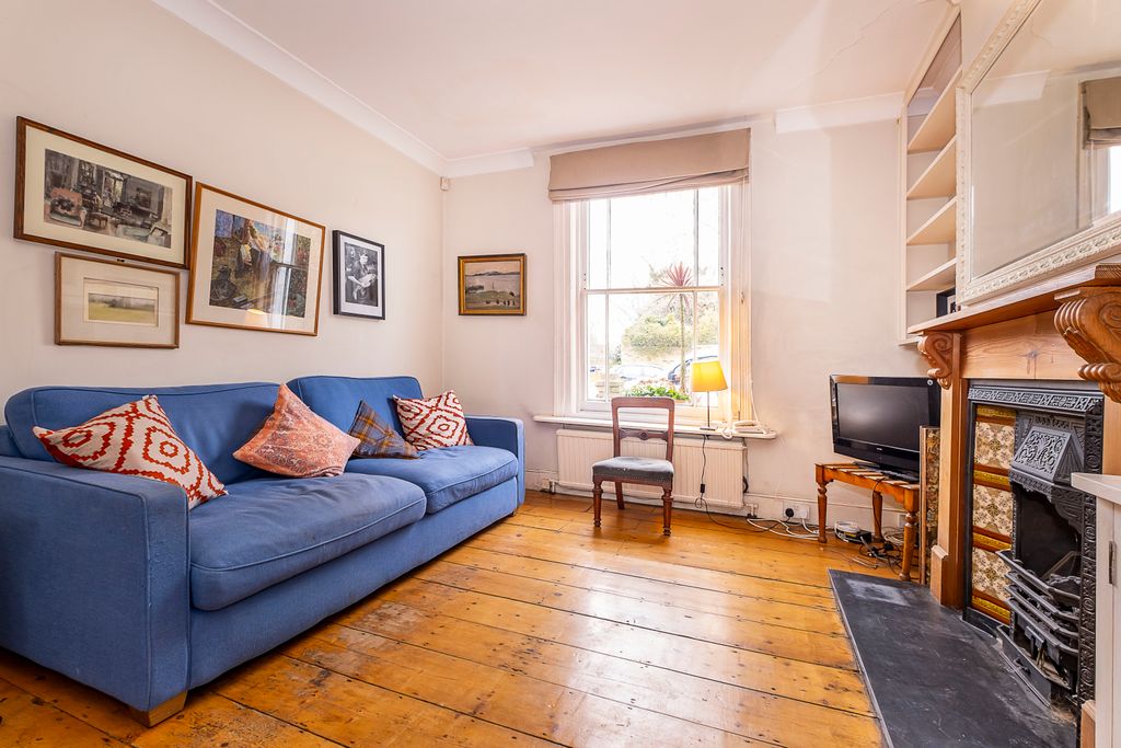 Property photo 2 of 11