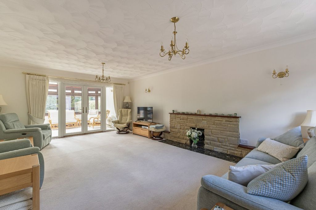 Property photo 2 of 10 Sitting Room