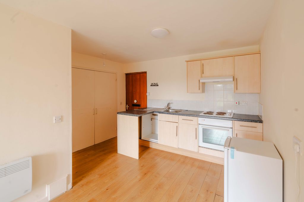 Property photo 3 of 9 5