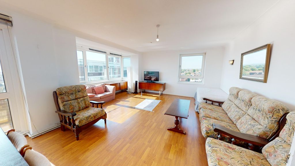 Property photo 3 of 11