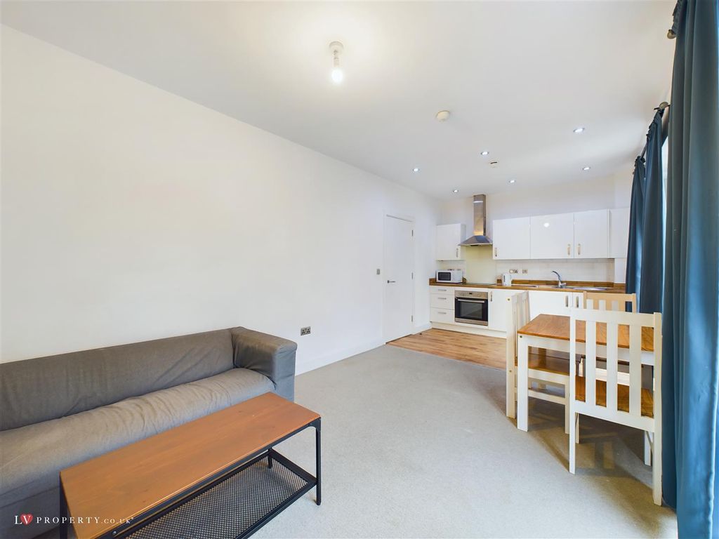 Property photo 3 of 10 Cam05016G0-Pr0019-St