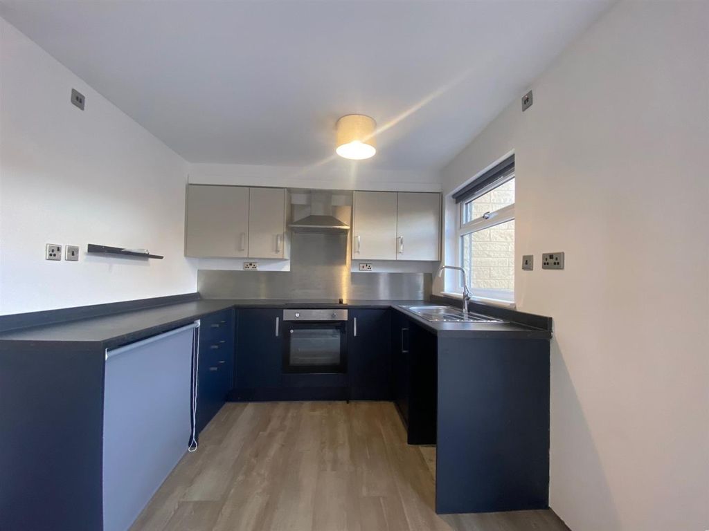 Property photo 1 of 8 Kitchen