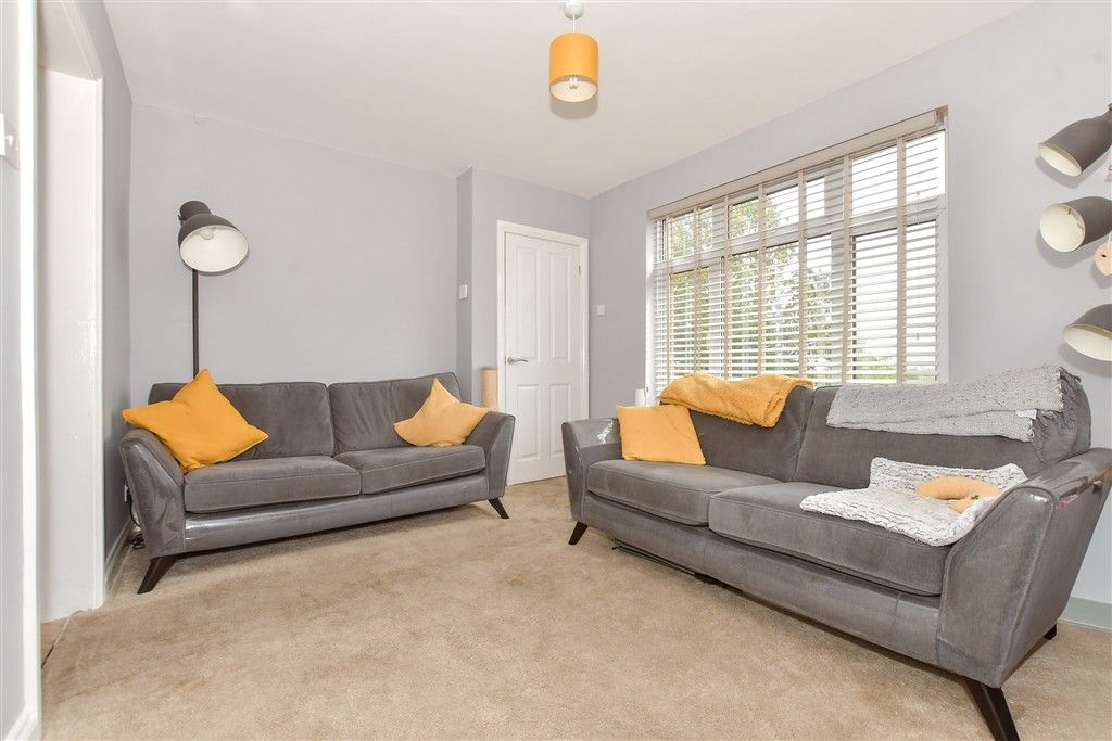 Property photo 3 of 14 Lounge