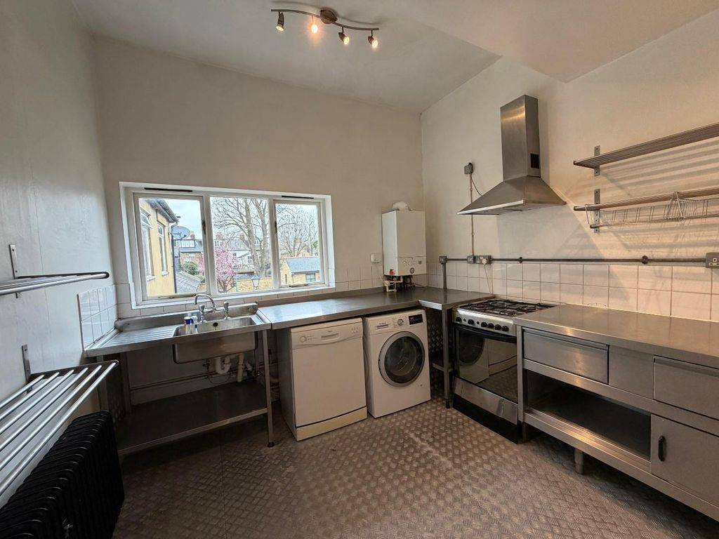 Property photo 3 of 8 Ave Rd Kitchen.Jpg