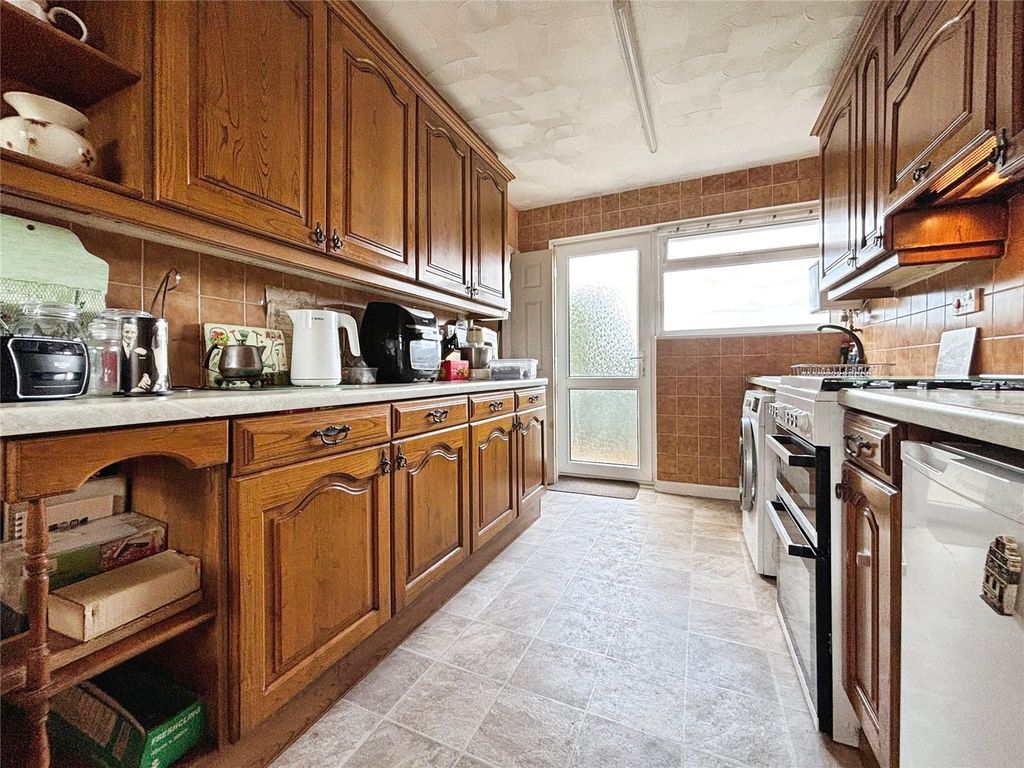 Property photo 3 of 17 Kitchen