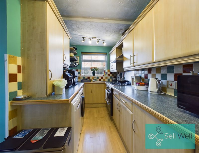 Property photo 3 of 33 Kitchen