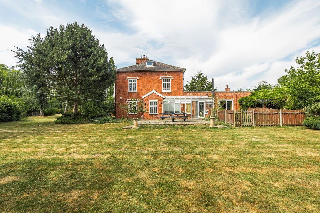 Property photo 2 of 43 Red House Farm-102