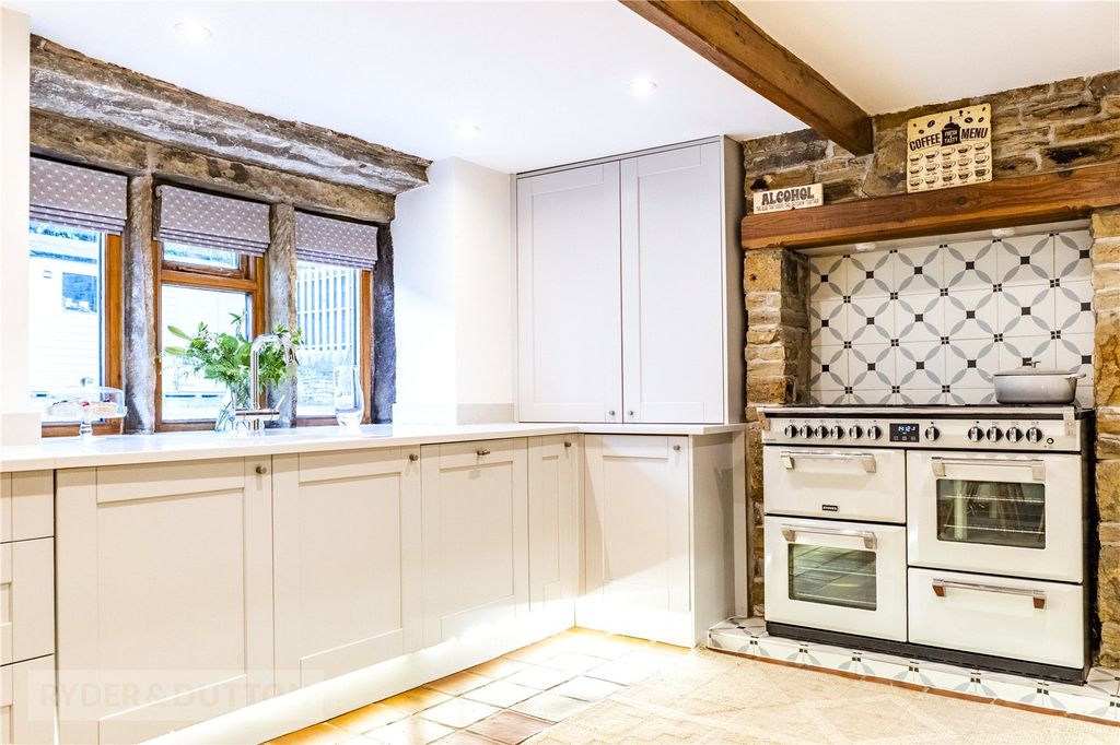 Property photo 3 of 27 Picture No. 18