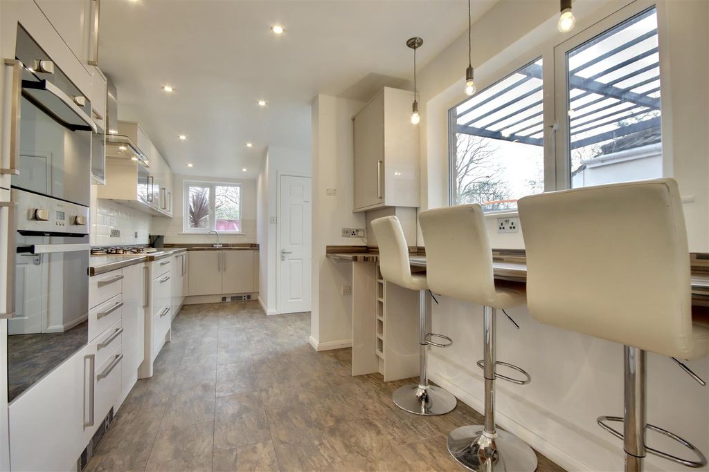 Property photo 2 of 17 4Cf3859E-3D7D-464F-A8C6-F3E83A86770D_1_201_A.Jpeg