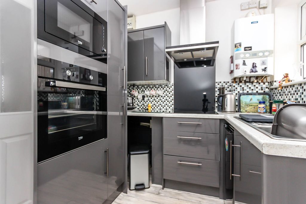 Property photo 2 of 12 Kitchen