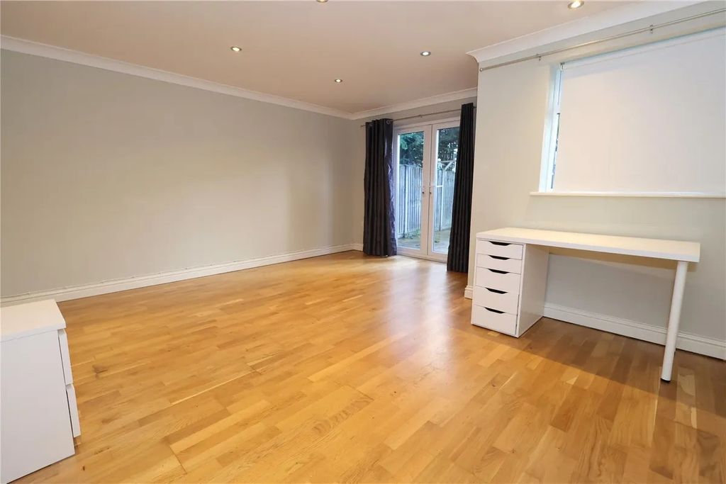 Property photo 3 of 10 Gallery