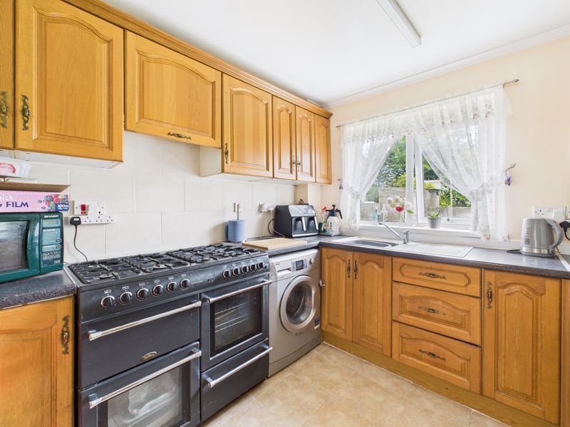 Property photo 3 of 9 Kitchen