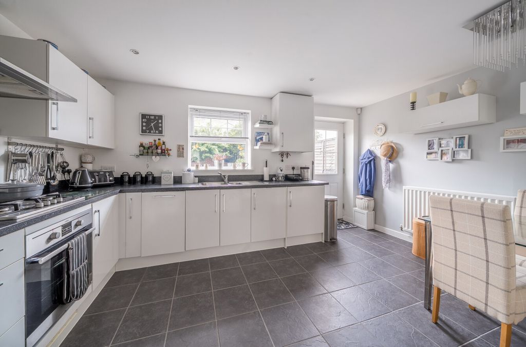 Property photo 3 of 14 1493699-28-6A6219...