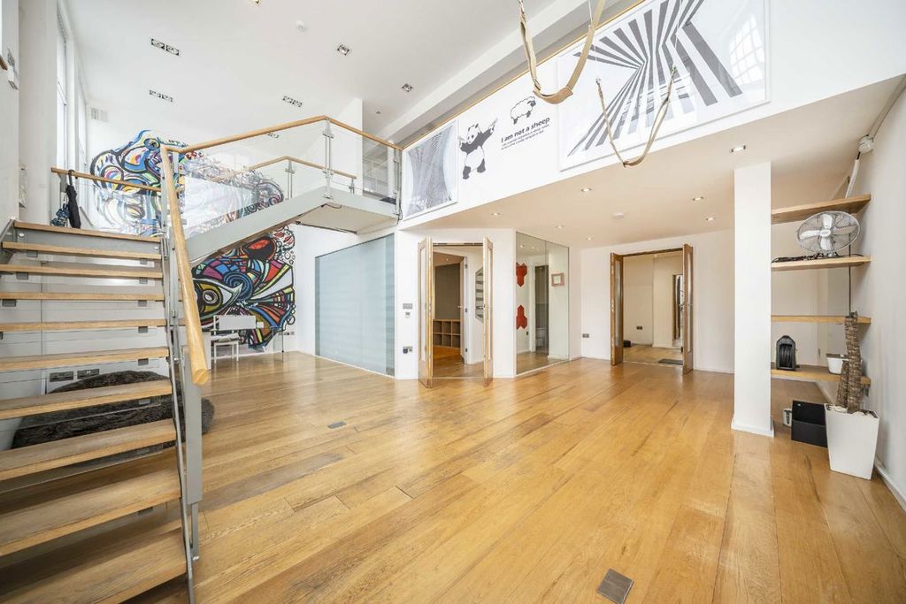 Property photo 2 of 10