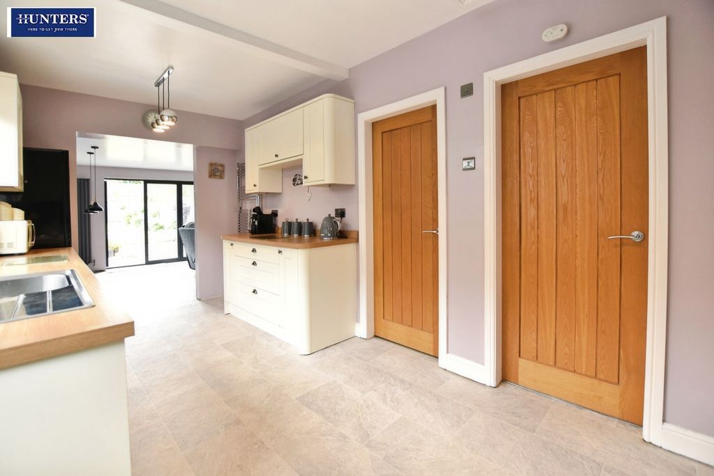 Property photo 3 of 18 Kitchen